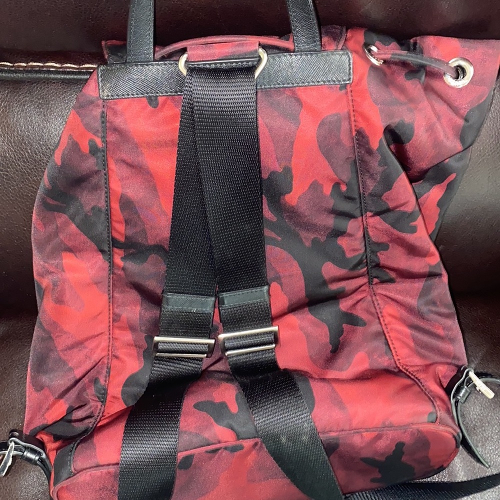 Backpack - Picture 4 of 7